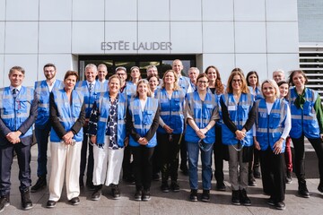 EU policy makers visit The Estée Lauder Companies’ plant in Oevel, Belgium